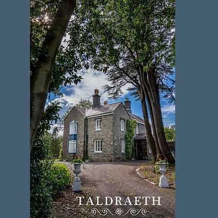 Taldraeth - Old Vicarage Guest House Penrhyndeudreath Exteriér fotografie